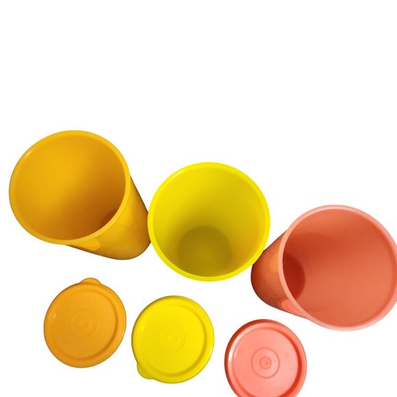 Tupperware Tumbler Set With Lids 3 Bright Colors Durable Plastic Retro Kitchenwa - Picture 2 of 2